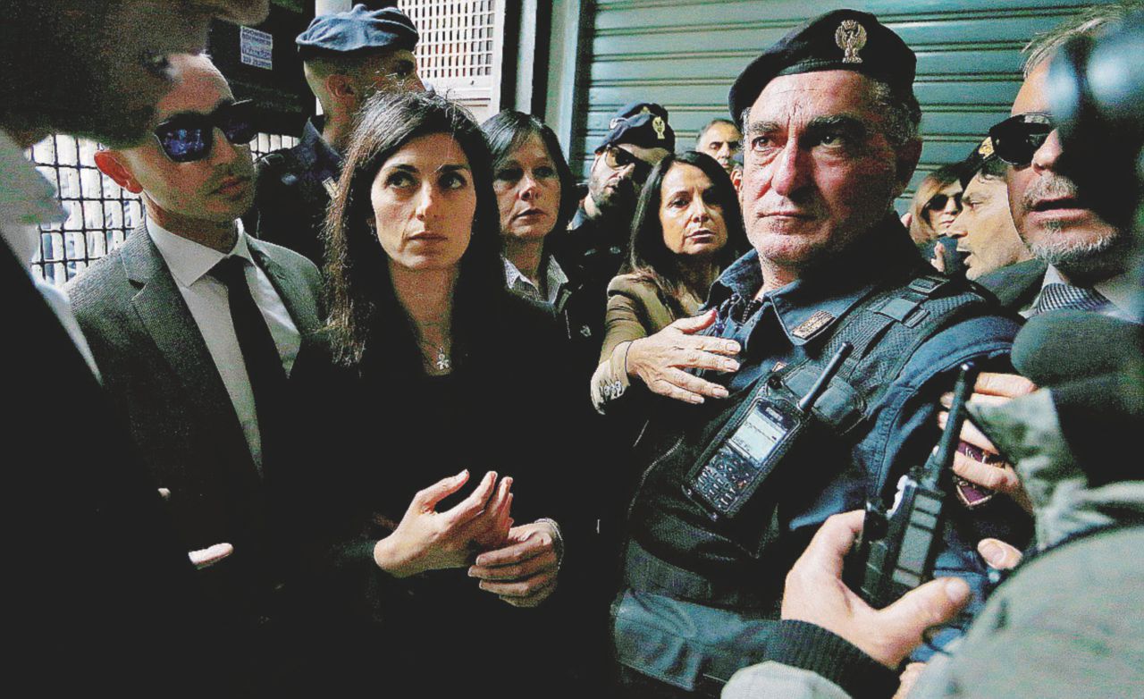 “La sindaca vittima di un raggiro organizzato dai fratelli Marra” “La sindaca vittima di un raggiro organizzato dai fratelli Marra”