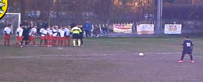 Copertina di Batte le punizioni (facendo gol) come Cristiano Ronaldo: la favola del giocatore dilettante che andrà in serie A