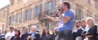 Copertina di Ancona, Salvini fischiato mentre parla di sanità: “Ma se state male dove c***o andate, al centro sociale?”