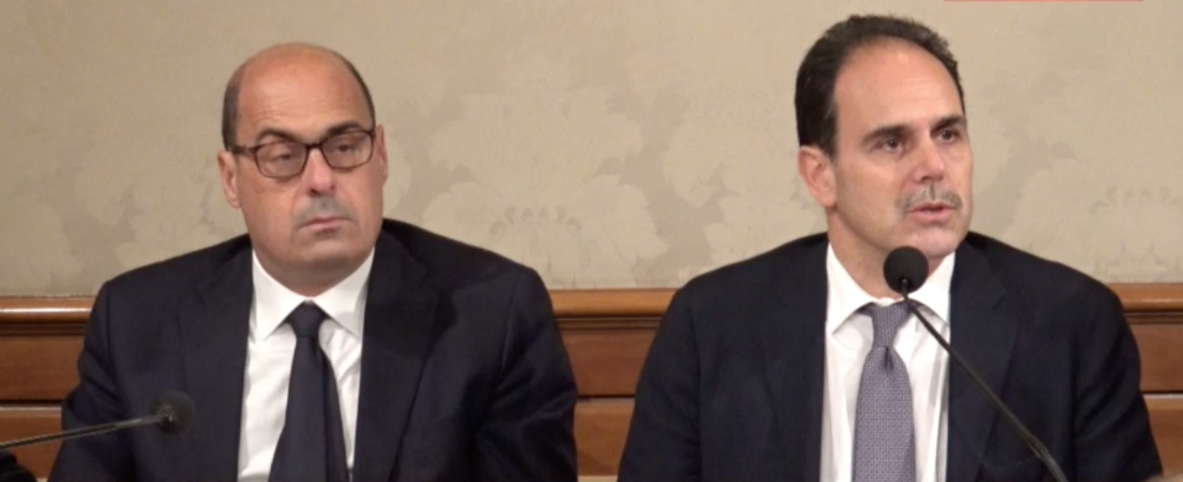 Copertina di Lavoro, Pd sfida M5s su giusta retribuzione: “Rischio ‘salario al minimo’ per tutti”. E attacca il governo