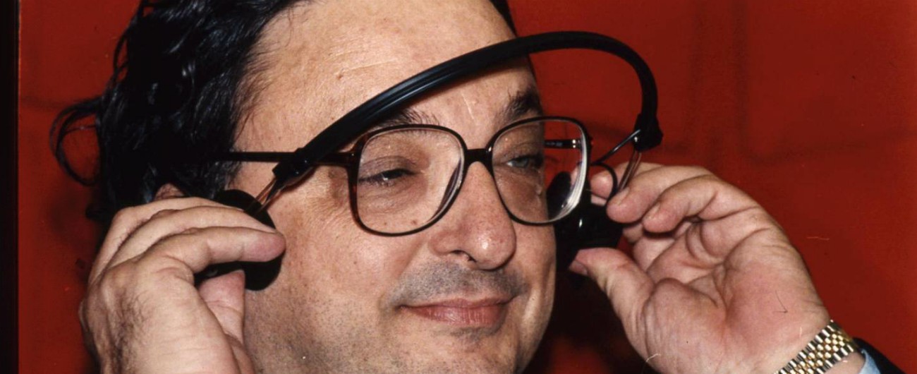 Copertina di Gianni De Michelis morto, la sua vita in 15 scatti tra ministeri e discoteche: da Craxi alle notti della movida romagnola