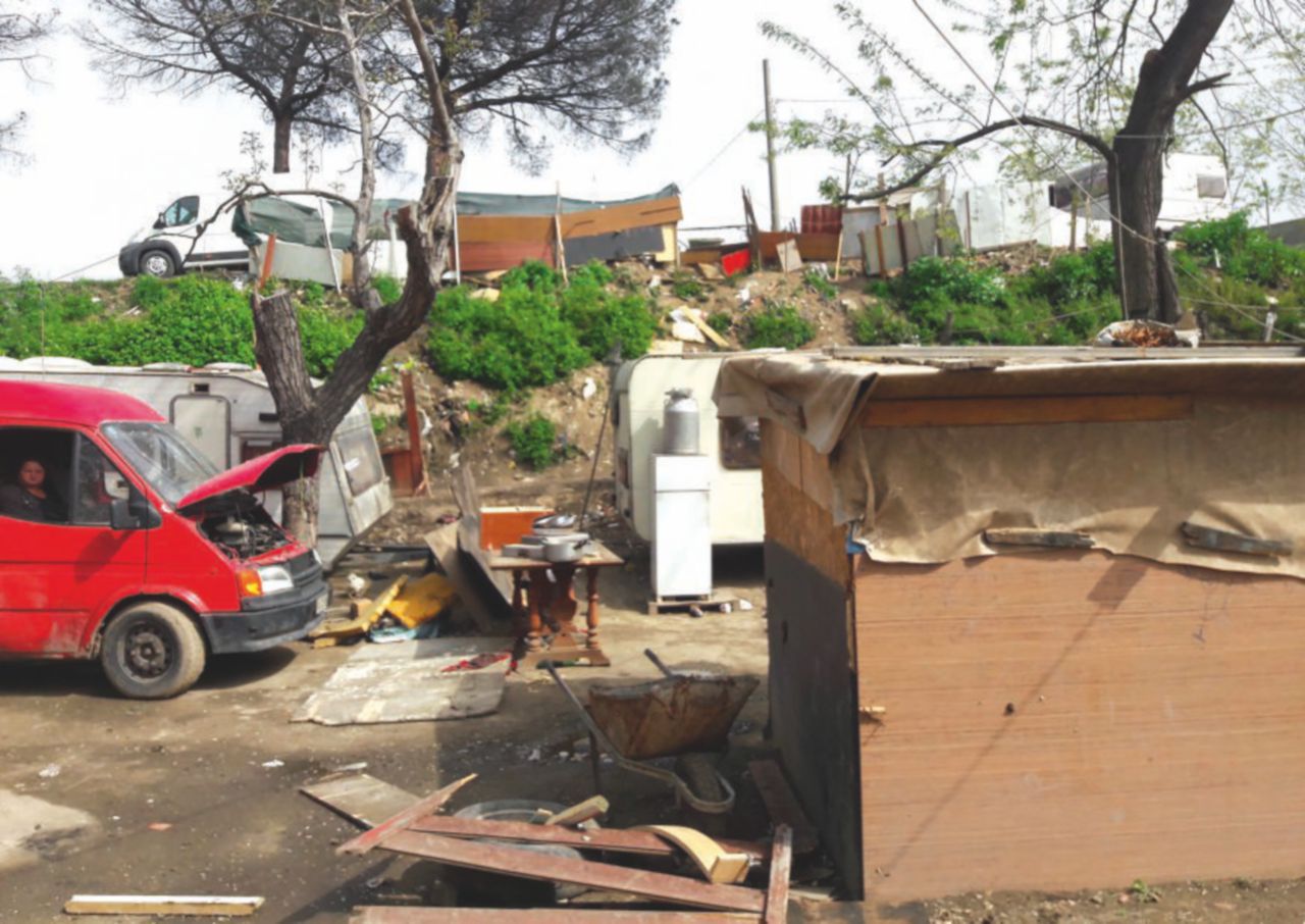 Dàgli al rom: 450 cacciati dalla “fossa” di Giugliano