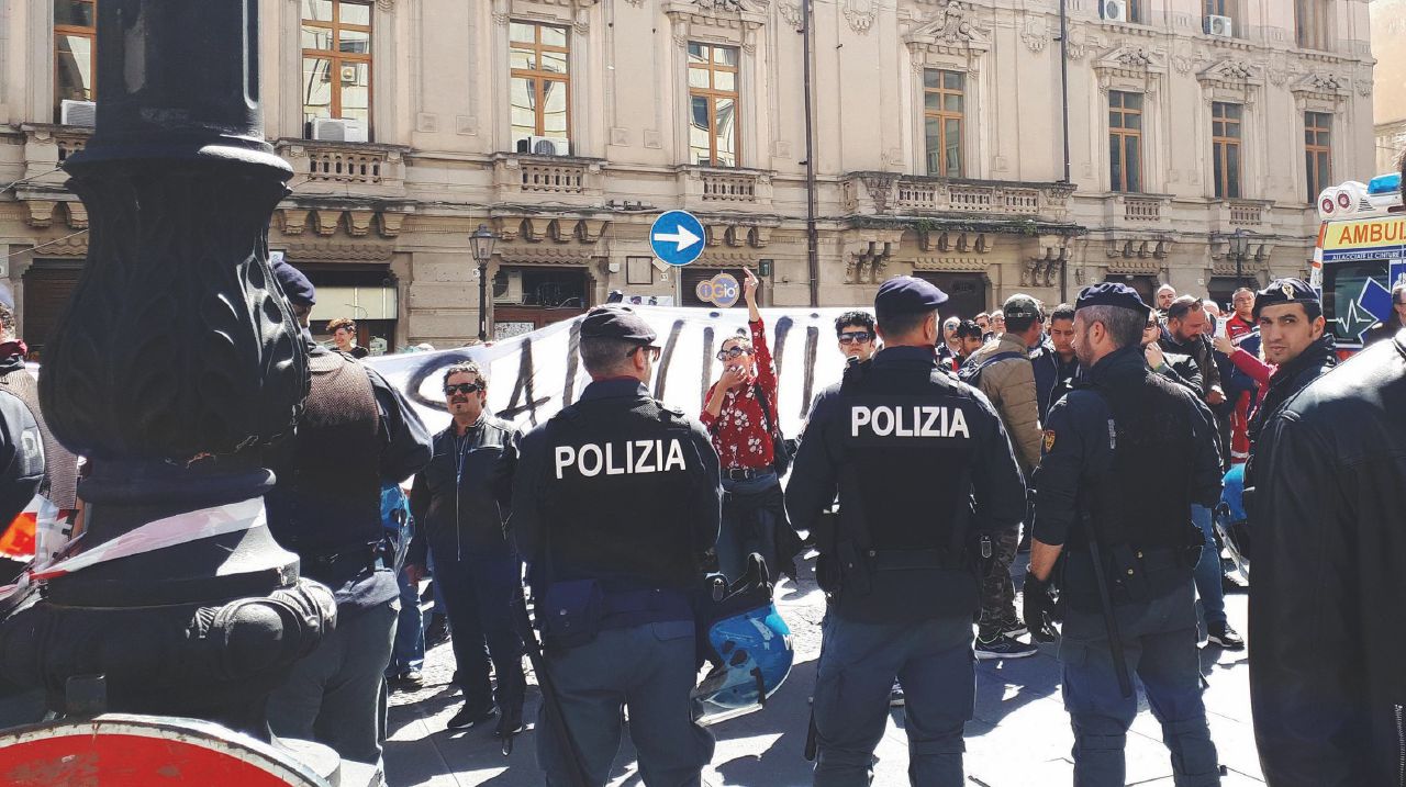 Striscioni e consensi giù: il nuovo Salvini