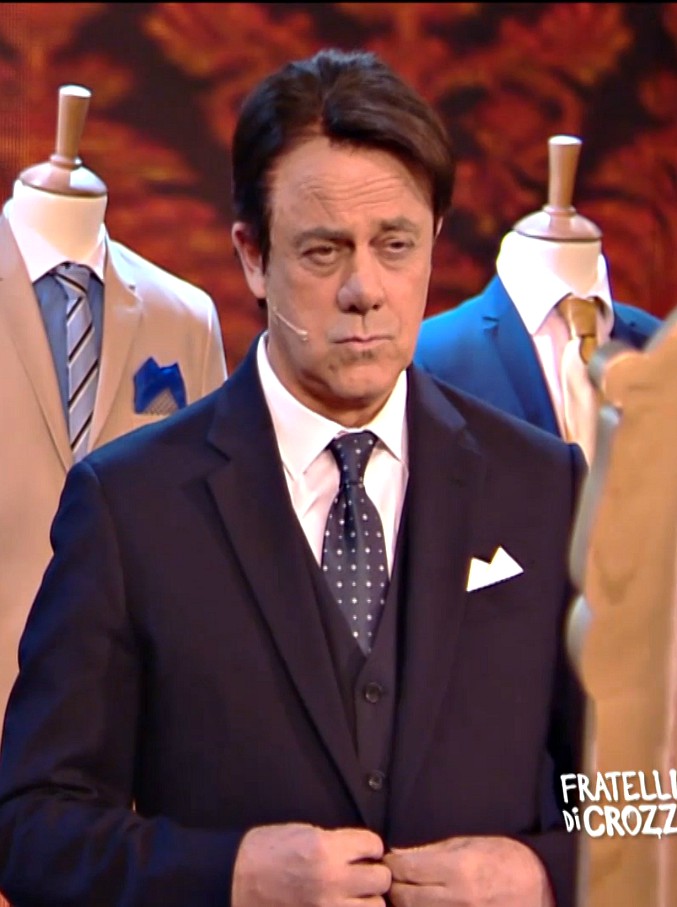 Copertina di Fratelli di Crozza, Conte diventa lo “007 del Gargano”: “Quando l’Italia ha un problema non lo risolvo, lo posticipo”
