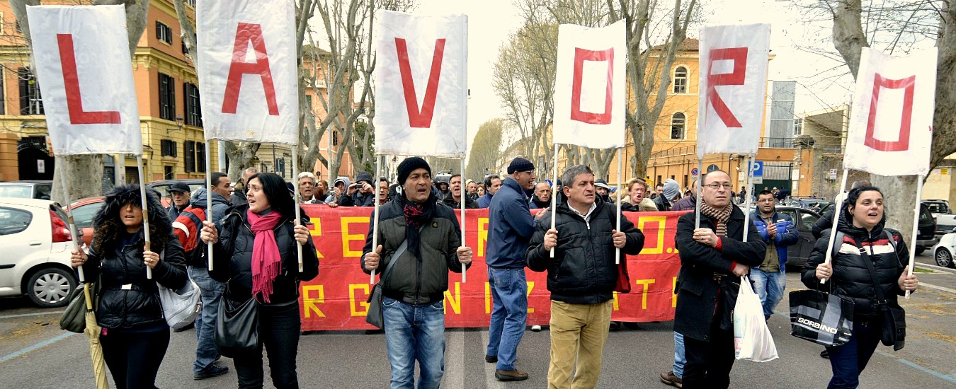 Disoccupazione, ricerca Confindustria: “Al Sud Italia un giovane su due non lavora. E aumentano le aziende fallite”