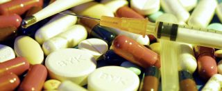 Copertina di Usa, sotto accusa venti aziende farmaceutiche: “Hanno gonfiato i prezzi dei farmaci generici fino al 1.000%”