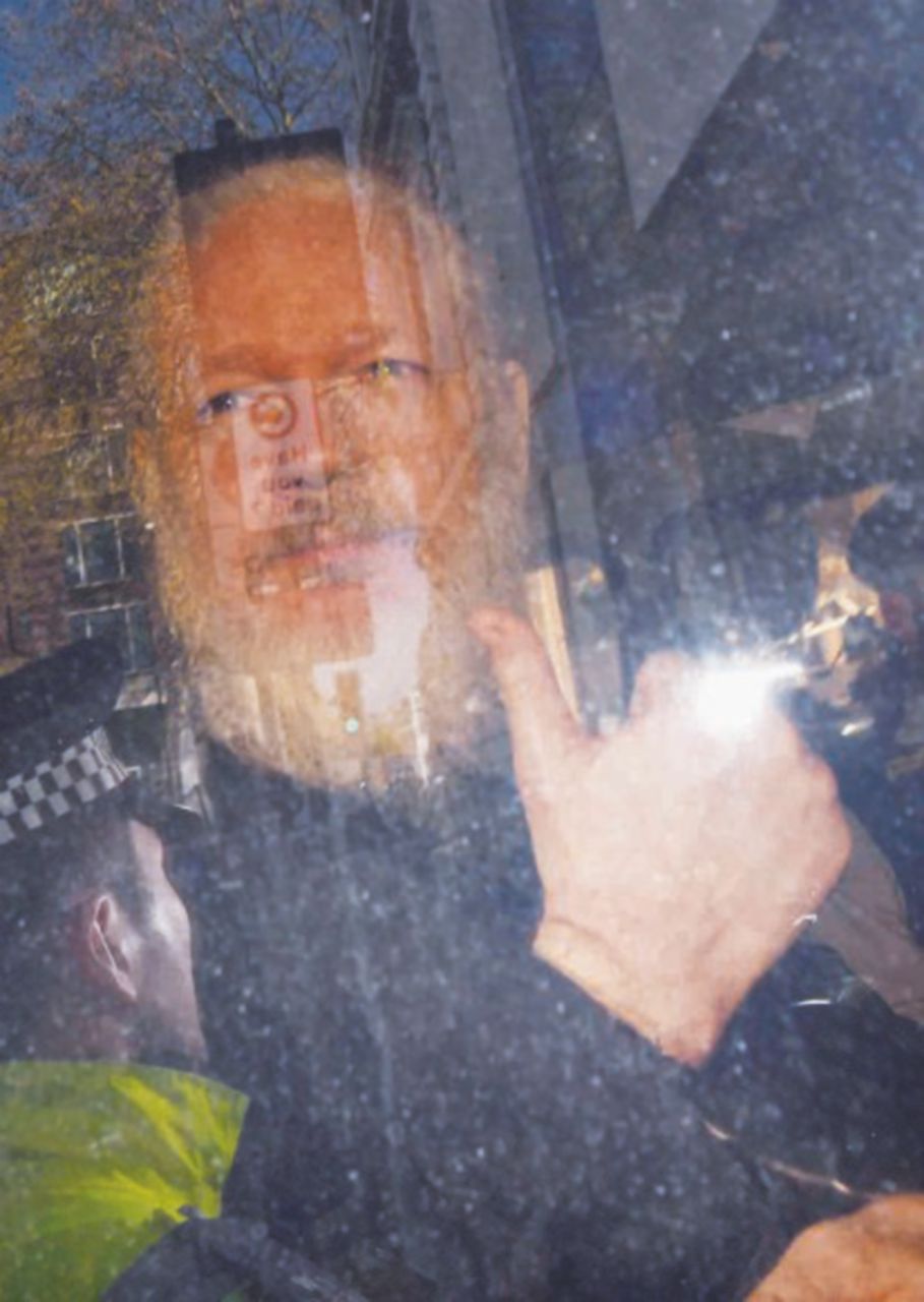 Copertina di La Svezia e la testa di Assange: i giudici decidono sugli “stupri”