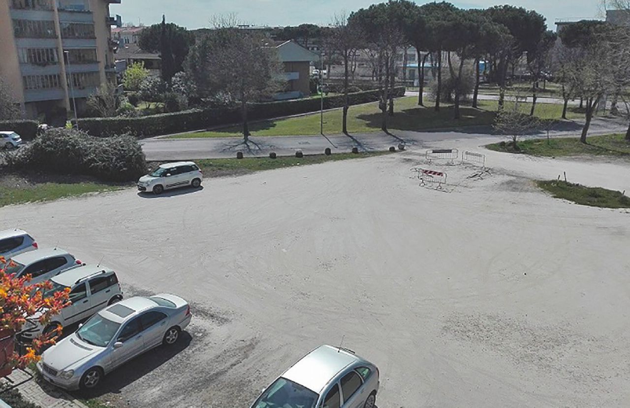 Copertina di Parcheggi della Versilia pavimentati con residui nocivi dei marmi di Carrara