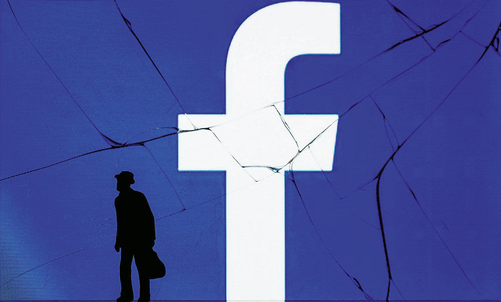 Copertina di È ora di distruggere Facebook