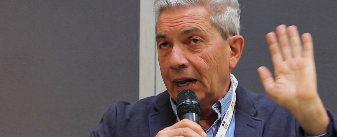 Copertina di Salone del libro, Padellaro: “Salvini non sgombera Casapound? O è complice dei fascisti o ha paura di loro”