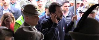 Copertina di Milano, Salvini fa visita agli Alpini ma non tutte le penne nere apprezzano. E c’è chi urla: “Ma vai a lavorare”
