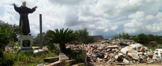 Roma, dopo la prova di forza del Comune ora i Casamonica abbattono i loro stessi abusi edilizi: demolite due ville