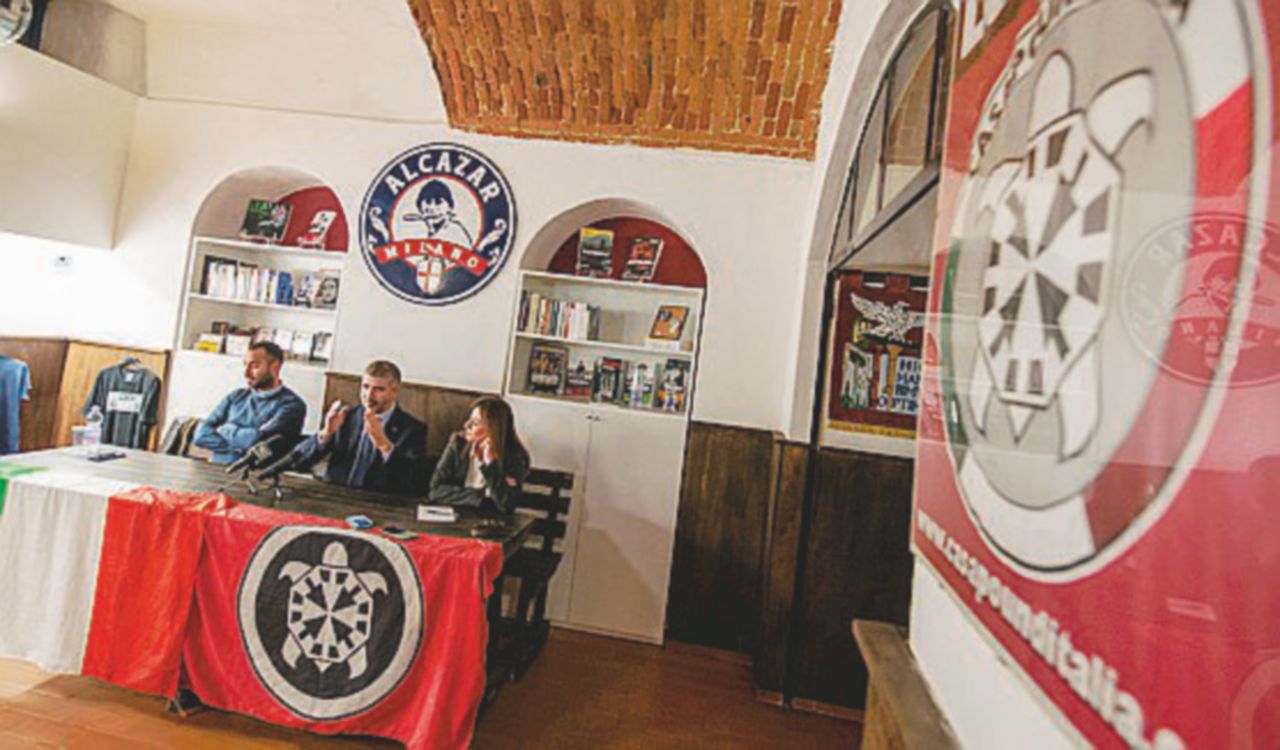 Copertina di CasaPound esce allo scoperto: “L’antifascismo è il male d’Italia”