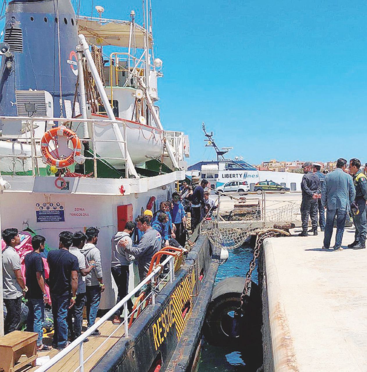 Copertina di Stop al Viminale: la nave Mar Jonio sequestrata a metà