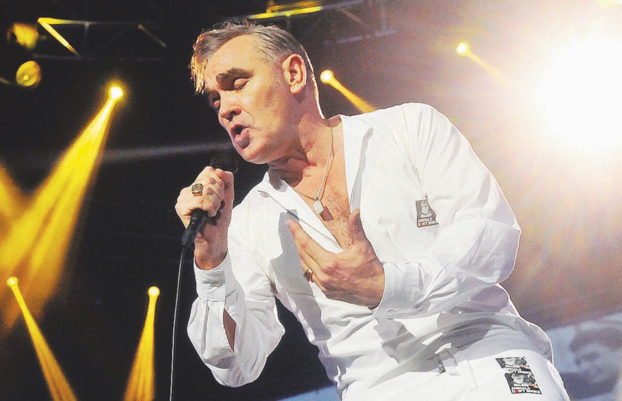 Copertina di Il nuovo Morrissey torna a cantarle ai vecchi maestri