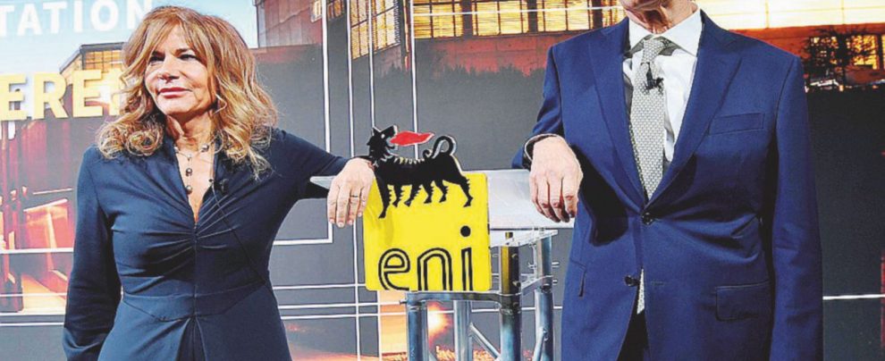 Imbarazzati - La presidente Emma Marcegaglia e l’ad Claudio Descalzi - Ansa Eni, all’assemblea dei soci solo silenzi sulle inchieste