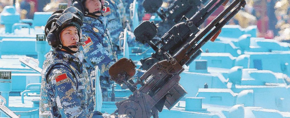 Cina, la nuova Via della Seta apre la strada ai carri armati Cina, la nuova Via della Seta apre la strada ai carri armati