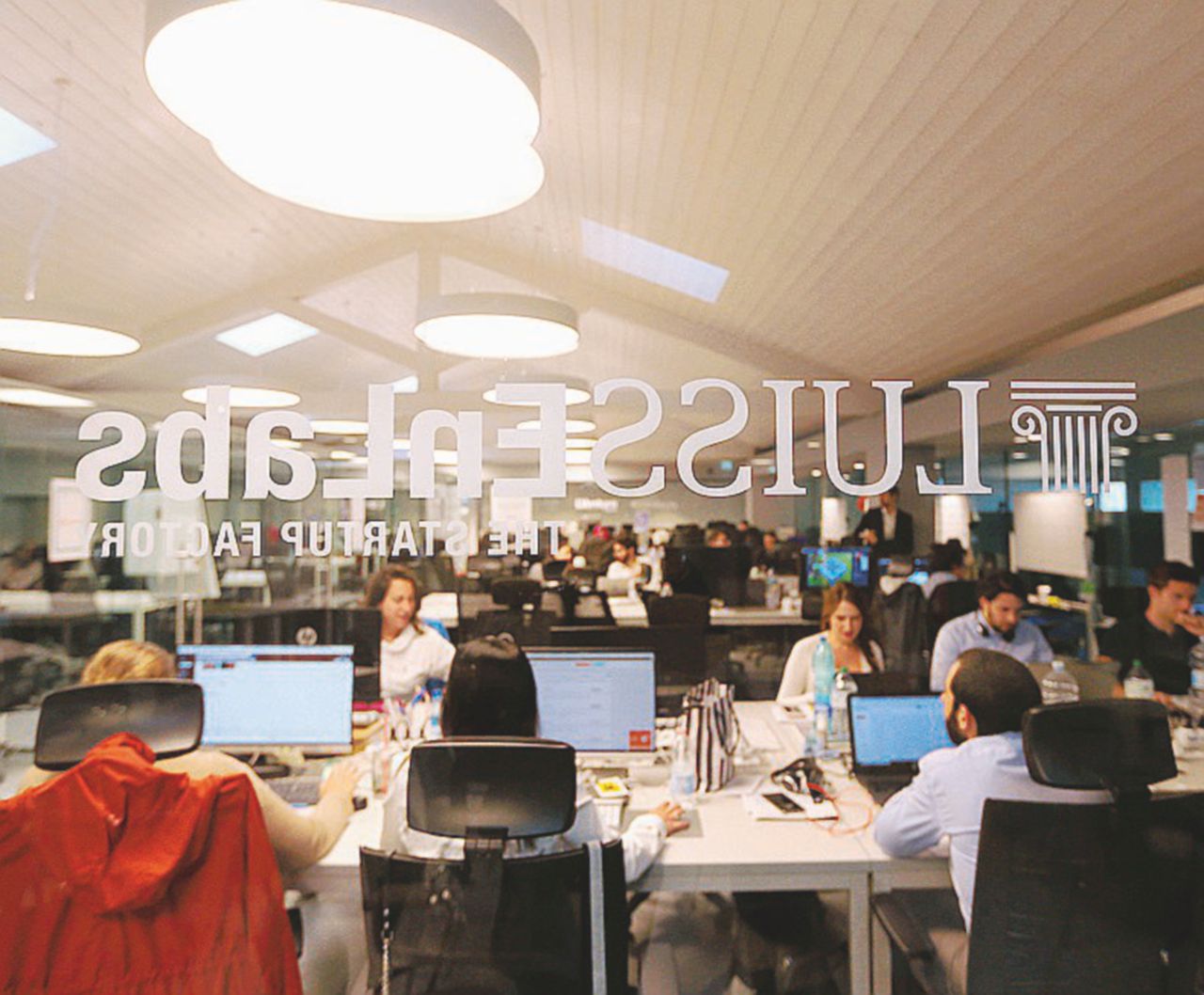 Lo strano caso del copia-incolla della tesi dell’ignaro. Apuzza pagata a peso d’oro