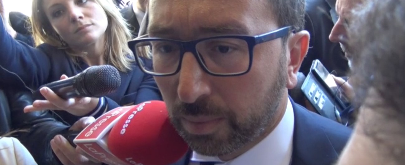 Copertina di Arresti Legnano, Bonafede: “Non commento indagini, ma c’è emergenza corruzione. M5s attento verso la giustizia”