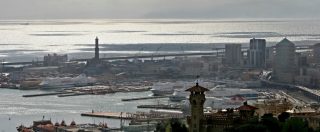 Genova, portuali pronti a impedire l’attracco a nave saudita che trasporta armi: “Organizzeremo boicottaggio”
