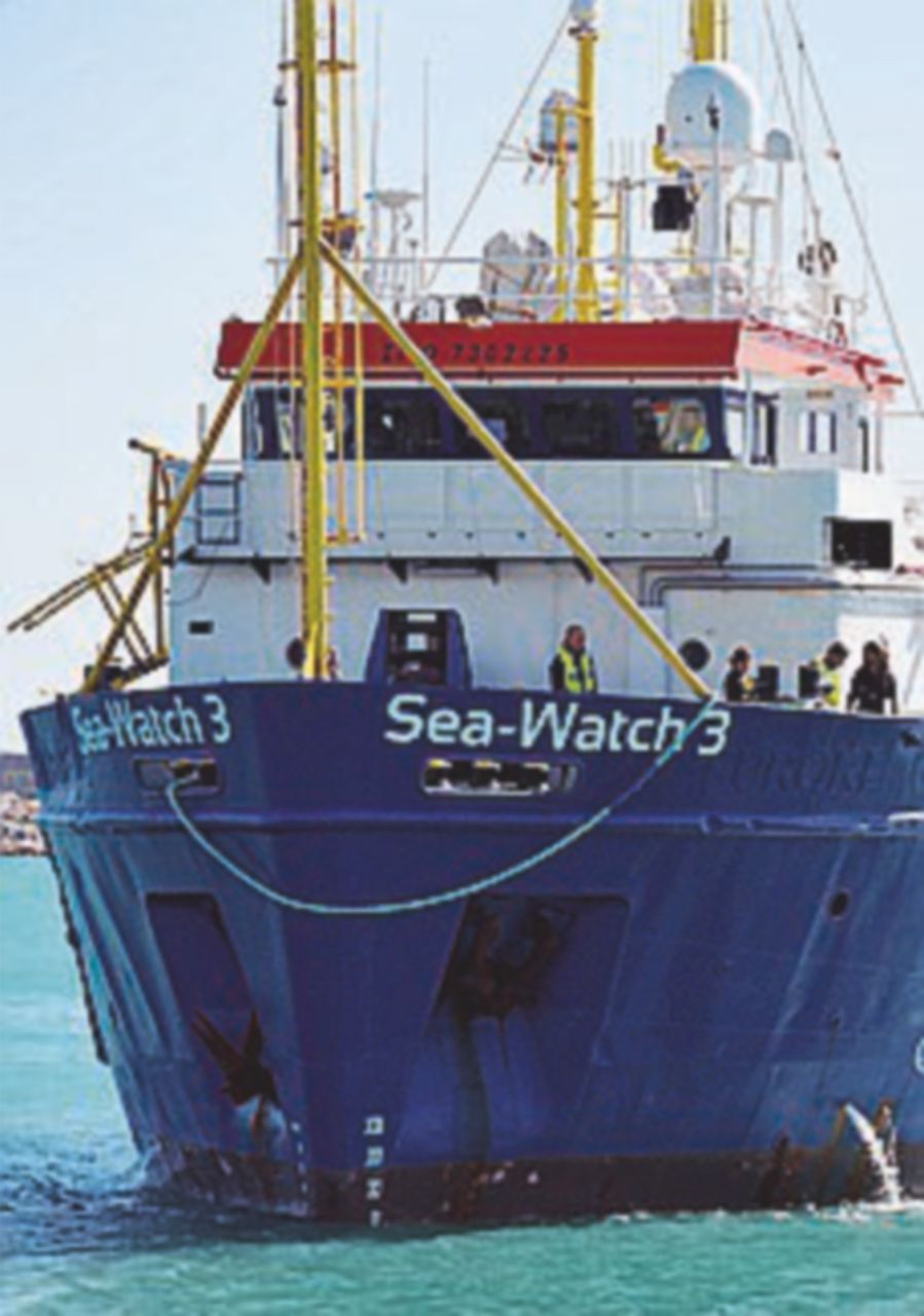 Copertina di Migranti, Sea Watch 3 fa rotta verso Nord “Ci serve un porto”
