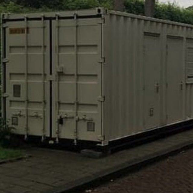 Amsterdam, prenota una camera su Airbnb per la partita di Champions League: quando arriva trova un container