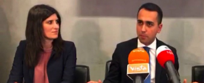 Copertina di Governo, Di Maio duro con Salvini: “Basta ostruzionismo. Su decreto famiglia si gioca tenuta dell’esecutivo”