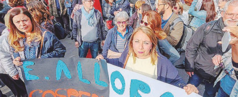 La mobilitazione per la prof. Dell’Aria a Palermo “Per noi è una seconda mamma”