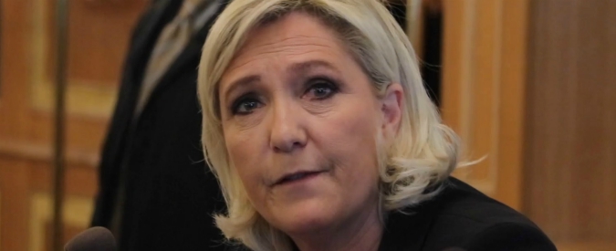 Copertina di Marine Le Pen a Milano per la campagna di Salvini: “Se fosse necessario lo sposerei, ma la vedo complicata”