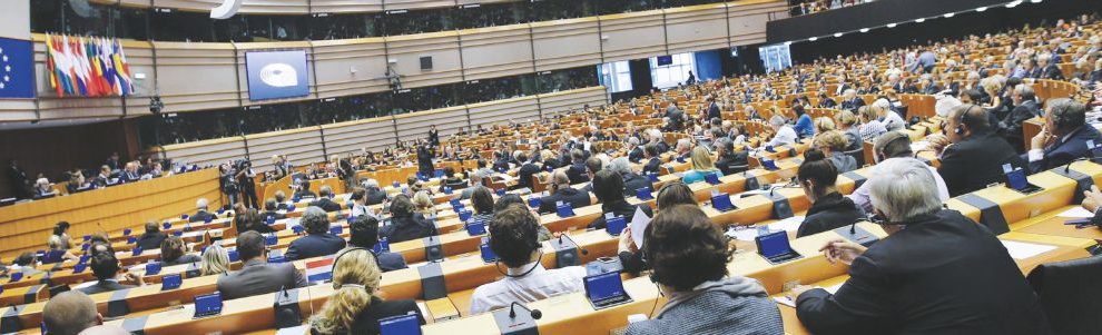 In ostaggio - L’Ue si è piegata al ricatto delle piattaforme che hanno minacciato di non cooperare più - Ansa Fake news, così Facebook ha ricattato i commissari Ue