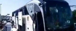 Copertina di Egitto, esplosione colpisce bus turistico vicino alle piramidi di Giza: 17 feriti lievi