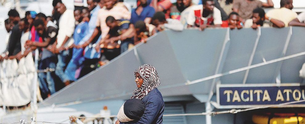 Sbarchi - L’arrivo di alcuni migranti in Sicilia ad agosto, nel porto di Pozzallo - Ansa Perché il dl Sicurezza-bis non può essere approvato
