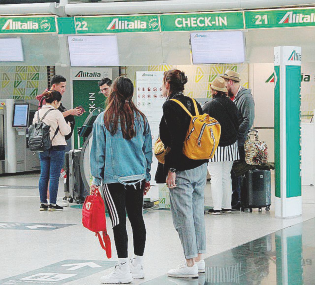 C’è lo sciopero, Alitalia cancella metà dei voli