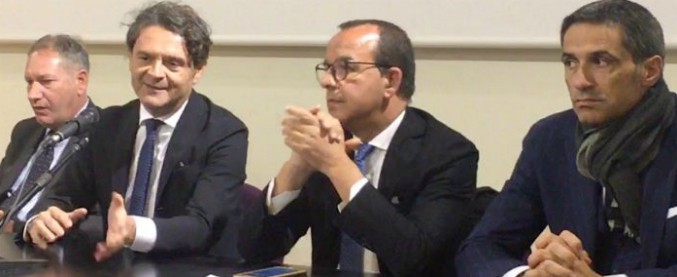 Elezioni europee, sei consiglieri regionali Pd contro l’assessore di Emiliano che vota Lega: “Si dimetta, delusi da Zingaretti”
