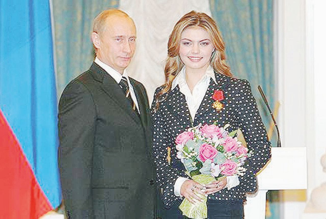 I gemelli di Putin: Alina, lo zar ancora papà e il parto “segreto” I gemelli di Putin: Alina, lo zar ancora papà e il parto “segreto”