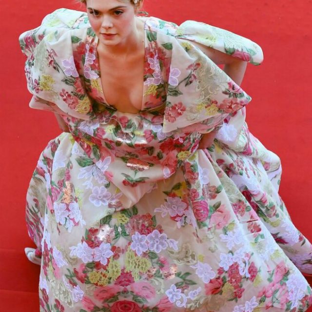Festival di Cannes, Elle Fanning ha un malore e collassa durante la cena di gala