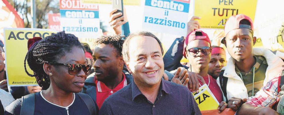 In piazza - L’ex sindaco di Riace (Reggio Calabria) Mimmo Lucano - Ansa Il Tar schiaffeggia il Viminale: vincono Lucano e Riace