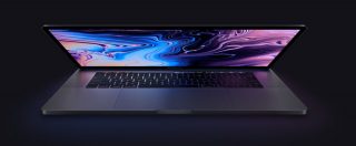 Copertina di Apple MacBook Pro con CPU Intel a otto core ufficialmente in vendita, i prezzi partono da 2.099 euro