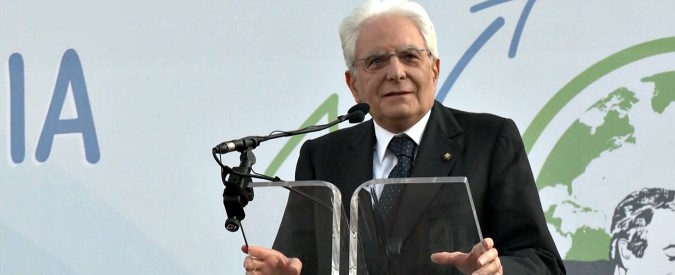 Copertina di Mattarella saluta i ragazzi in partenza con la Nave della legalità: “Mafia sarà sconfitta e debellata definitivamente”