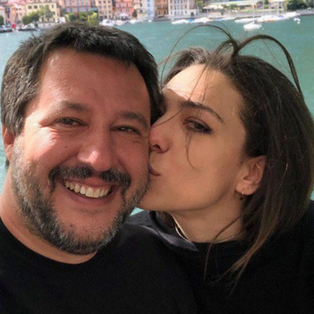 Matteo Salvini smentisce le indiscrezioni: “Io e Francesca Verdini non ci siamo lasciati”. E pubblica una foto romantica insieme