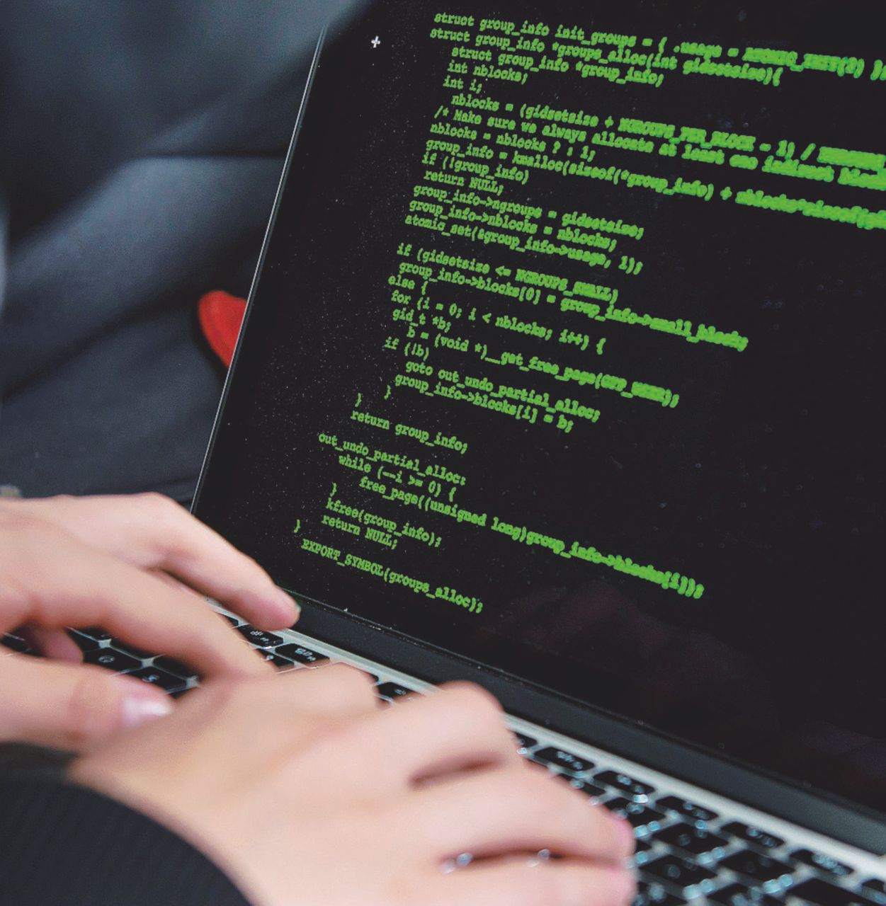 Guerra di dossier, l’ombra degli 007 sul software spia