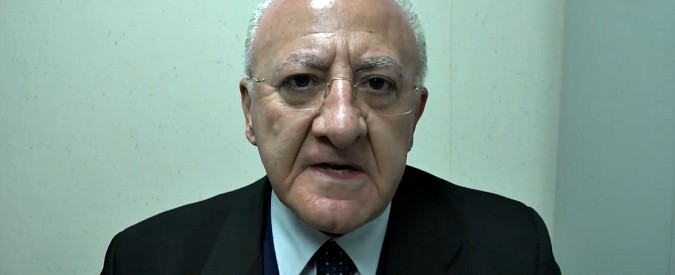 Copertina di Vincenzo De Luca (Pd): “Non è questa l’Italia che sognava Falcone, sto male pensando a come si è ridotta”