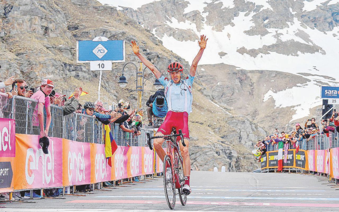 Copertina di In montagna è finalmente ciclismo: vince il russo Zakarin. Tiene Nibali