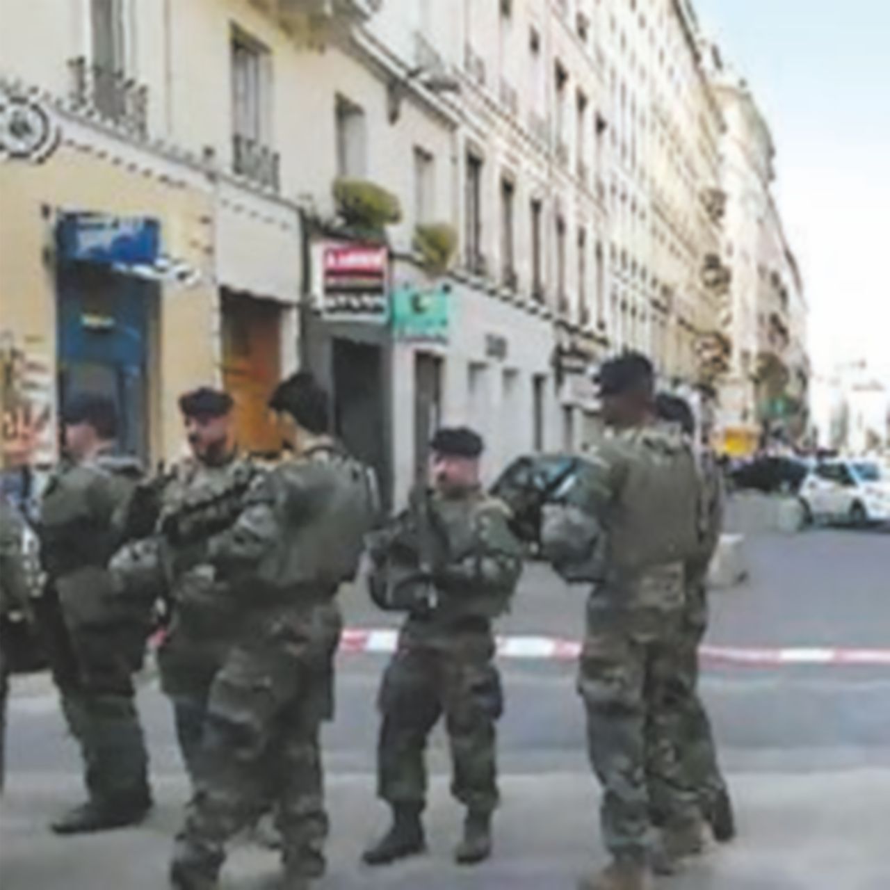 Pacco-bomba a Lione: 13 feriti Macron: “Città sotto attacco” Pacco-bomba a Lione: 13 feriti Macron: “Città sotto attacco”