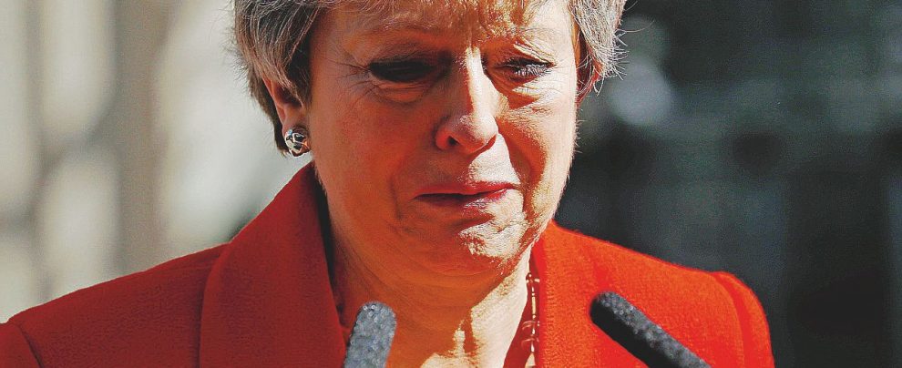 Il lungo addio - La premier Theresa May durante il discorso in cui annuncia le dimissioni Da Boris Johnson a Sajid Javid. Dopo May non splende il sole