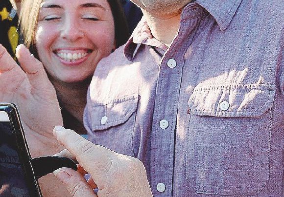 Pronto a tornare - Alessandro Di Battista - LaPresse Poca gente, molto Dibba L’ultima piazza senza Grillo