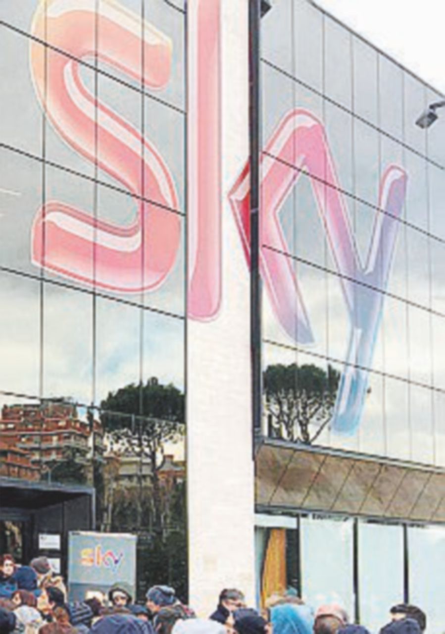 Sky, multa dell’Agcom da 2,4 milioni di euro per il pacchetto calcio