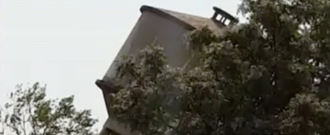 Copertina di Verona, abbattuta la torre idrica della seconda guerra mondiale. Il botto sentito in tutta città