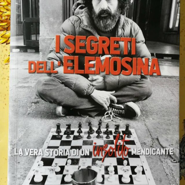 I segreti dell’elemosina, storia di un mendicante scrittore che offre una partita a scacchi in cambio di una moneta