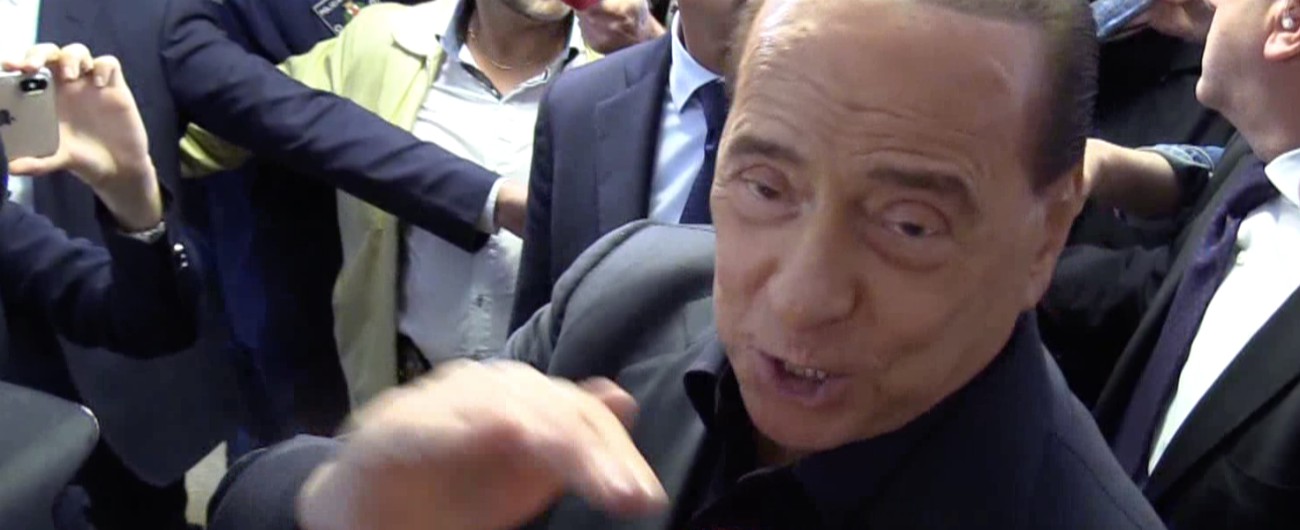 Copertina di Milano, Silvio Berlusconi al seggio: “Sono un sentimentale, voto dove venivo sempre con la mia mammina”